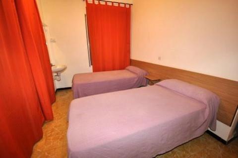 Hostal Can Blanco Sarria de Ter Bilik gambar